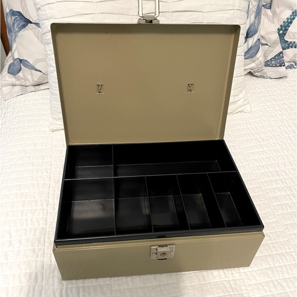 Cash Box - Picture 5 of 5